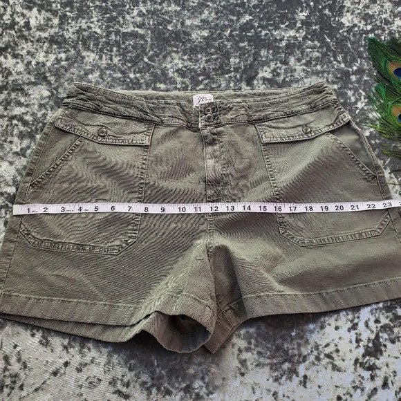 J.Crew Green Shorts - Picture 6 of 7